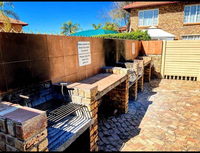 2 BEDROOM TOWNHOUSE FOR SALE IN MORELETAPARK